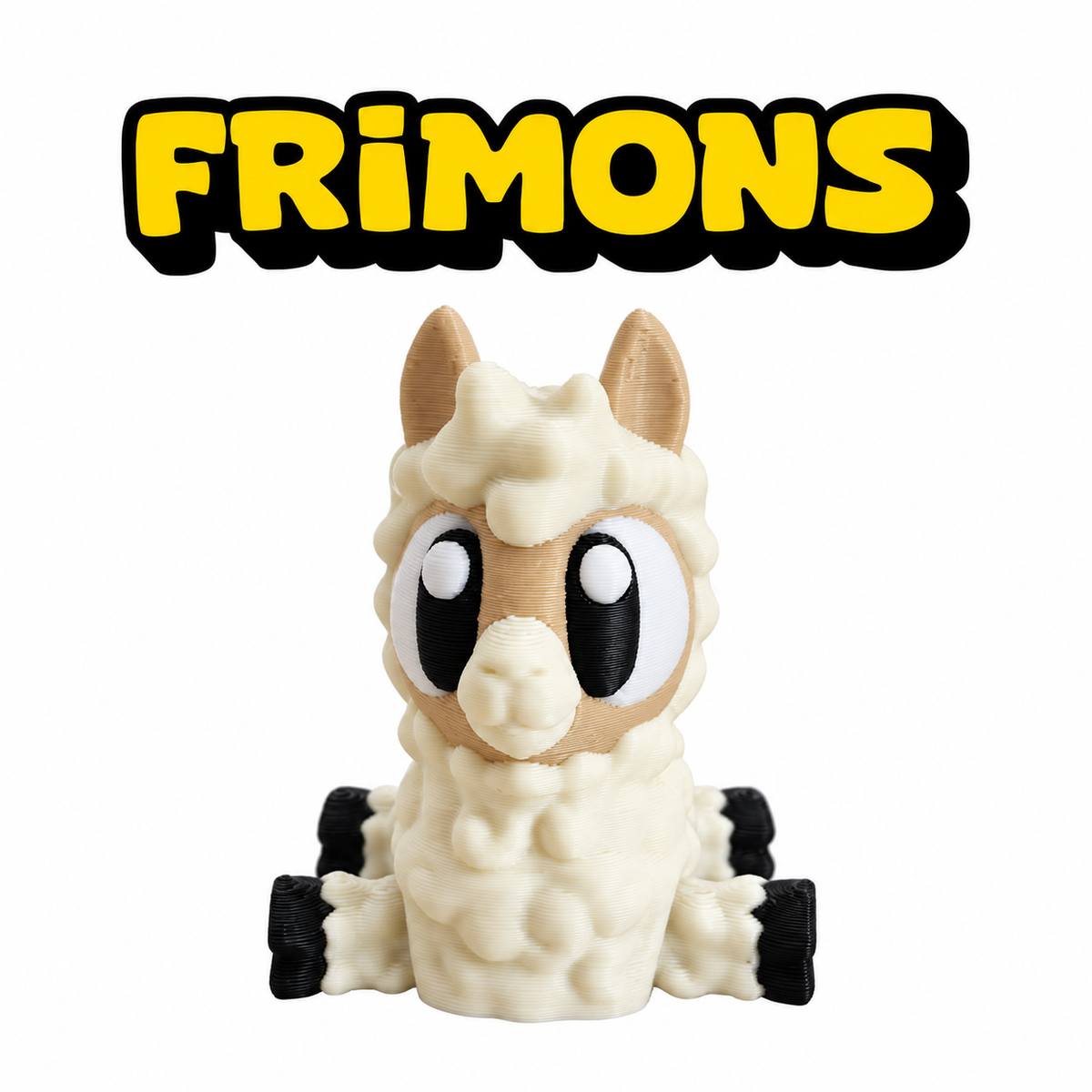 Crèmekleurige Frimons-alpaca zittend van voren, met zwarte hoefjes.
